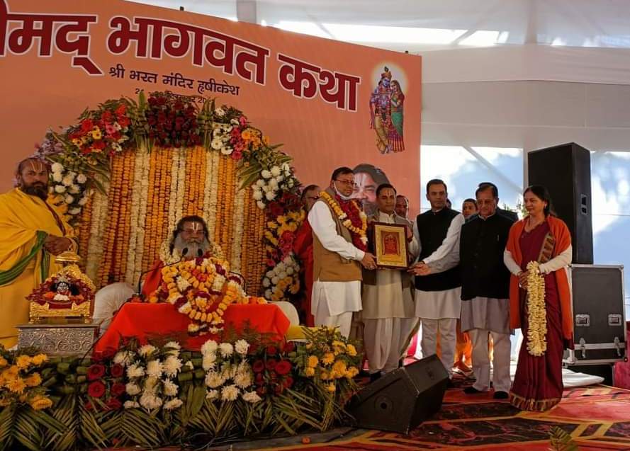 मुख्यमंत्री पुष्कर सिंह धामी गुरुवार को भरत मंदिर ऋषिकेश में आयोजित श्रीमद् भागवत कथा में शामिल हुए।