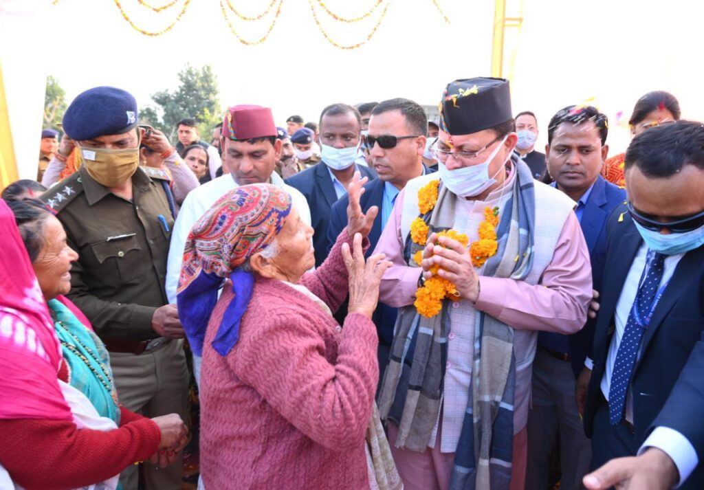 सुराज दिवस के अवसर पर मुख्यमंत्री ने चंपावत के ग्राम उचौलीगोठ में आयोजित चौपाल में किया प्रतिभाग।