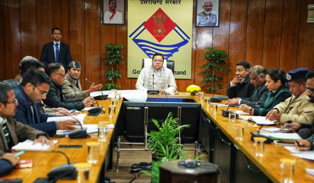 मुख्यमंत्री ने जोशीमठ में हो रहे भू-धंसाव की उच्चाधिकारियों के साथ की समीक्षा।
