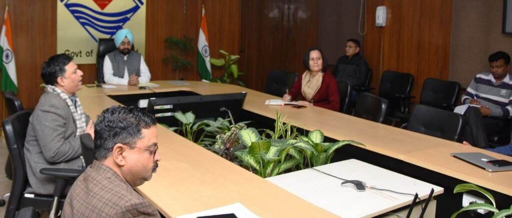 मुख्य सचिव डॉ. एस.एस. संधु ने मंगलवार को सचिवालय में पर्यटन विभाग द्वारा संचालित विभिन्न योजनाओं एवं गतिविधियों की समीक्षा की।