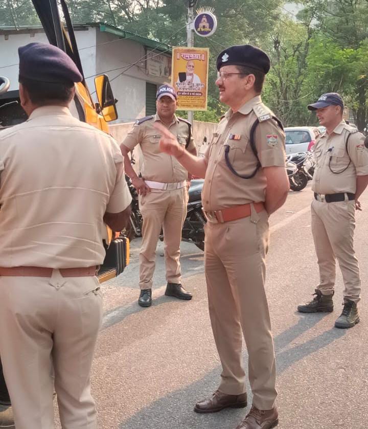 पुलिस उपाधीक्षक रुद्रप्रयाग ने जनपद में संचालित स्कूल वाहनों की चैकिंग की,संचालकों को दिए आवश्यक दिशा-निर्देश