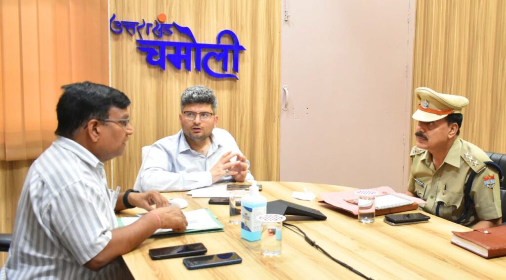  सरकार द्वारा गरीब कैदियों के लिए चलायी जा रही योजना की समीक्षा की। 