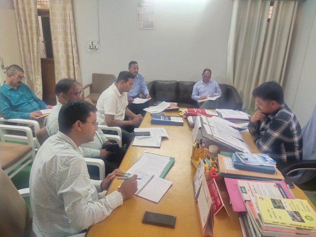 त्रिस्तरीय पंचायत सामान्य निर्वाचन 2025ः मुख्य विकास अधिकारी ने स्थलीय भ्रमण कर नामांकन प्रक्रिया और मतगणना स्थलों की व्यवस्थाओं का लिया जायजा